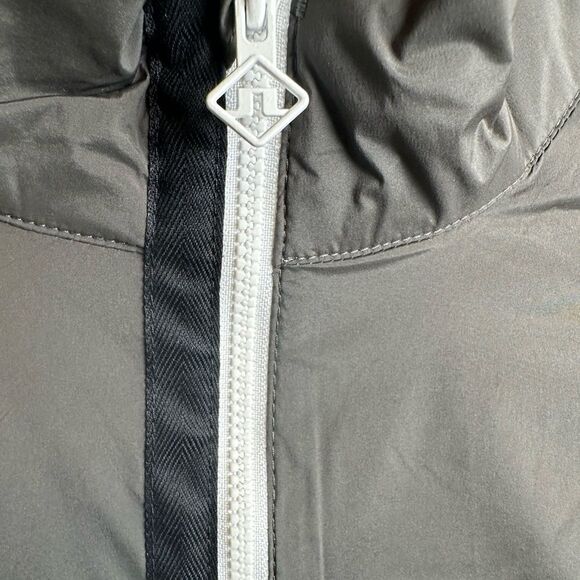 NWT J. Lindeberg Men’s Ash Black Light Packable Full Zip Vest - Size Small - Picture 5 of 13